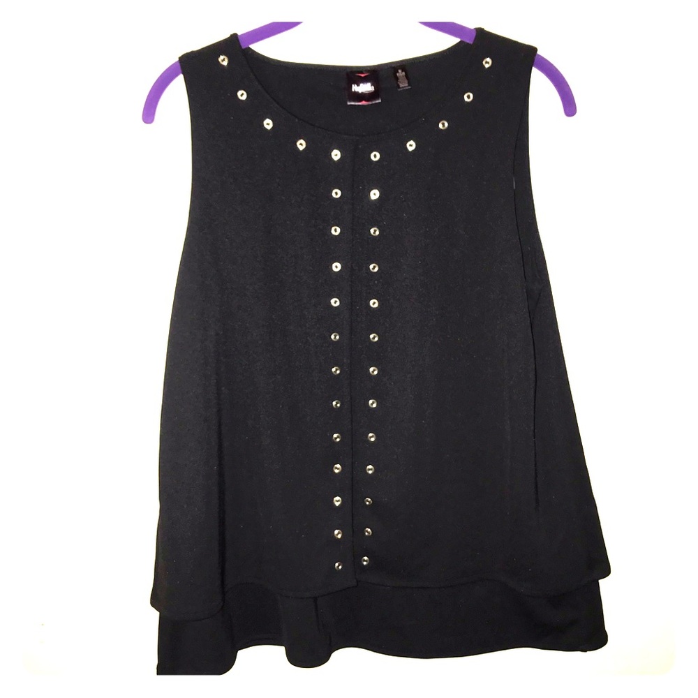 Sleeveless top size small